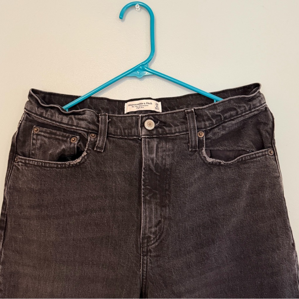 Abercrombie & Fitch Faded Black — 90’s Relaxed High Rise Frayed Hem Cropped Jean - Picture 4 of 7